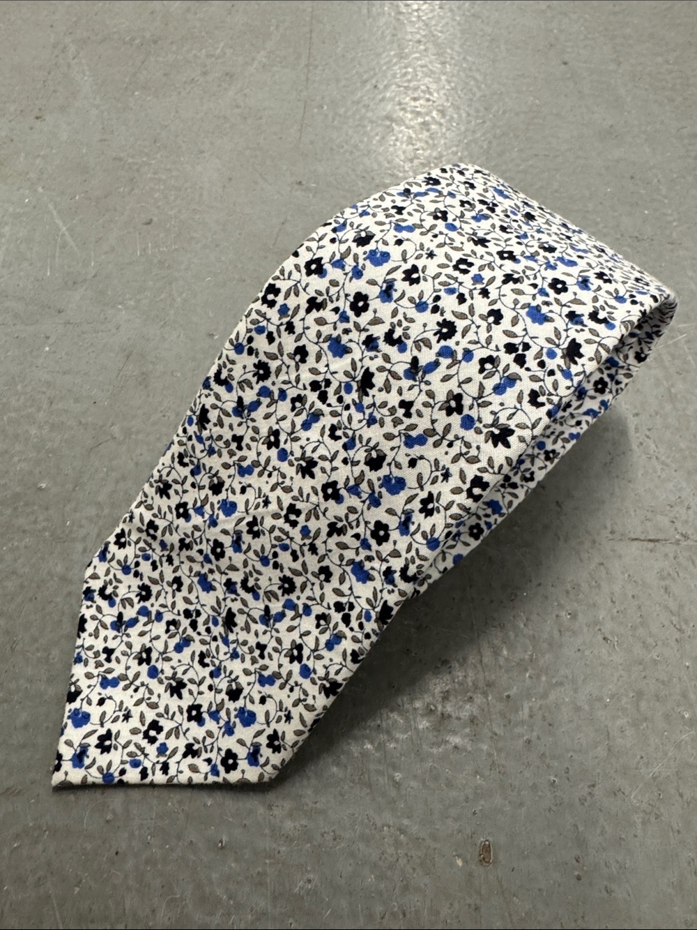 Nick Graham White Floral Cotton Skinny Tie with Blue and Black Accents
